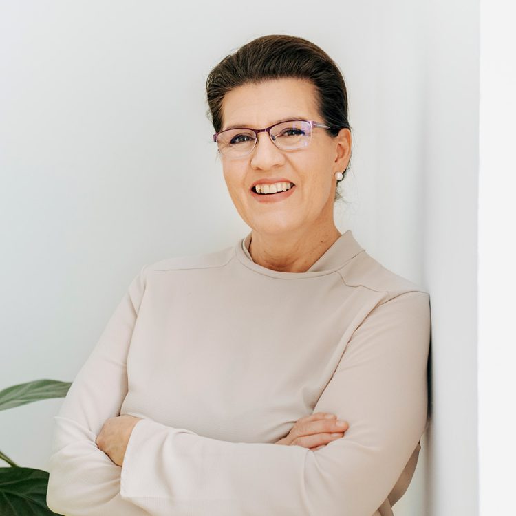 SCHW-LI-FK_PORTR-IRMGARD-200206-001